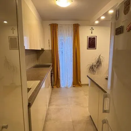 Glad Split Apart Apartment *