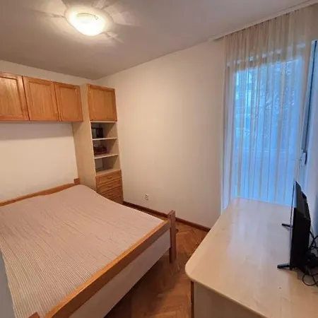 Apartment Glad Split Apart