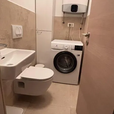 Glad Split Apart Apartment *