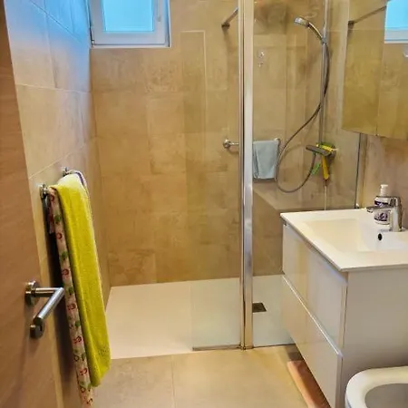Apartment Glad Split Apart